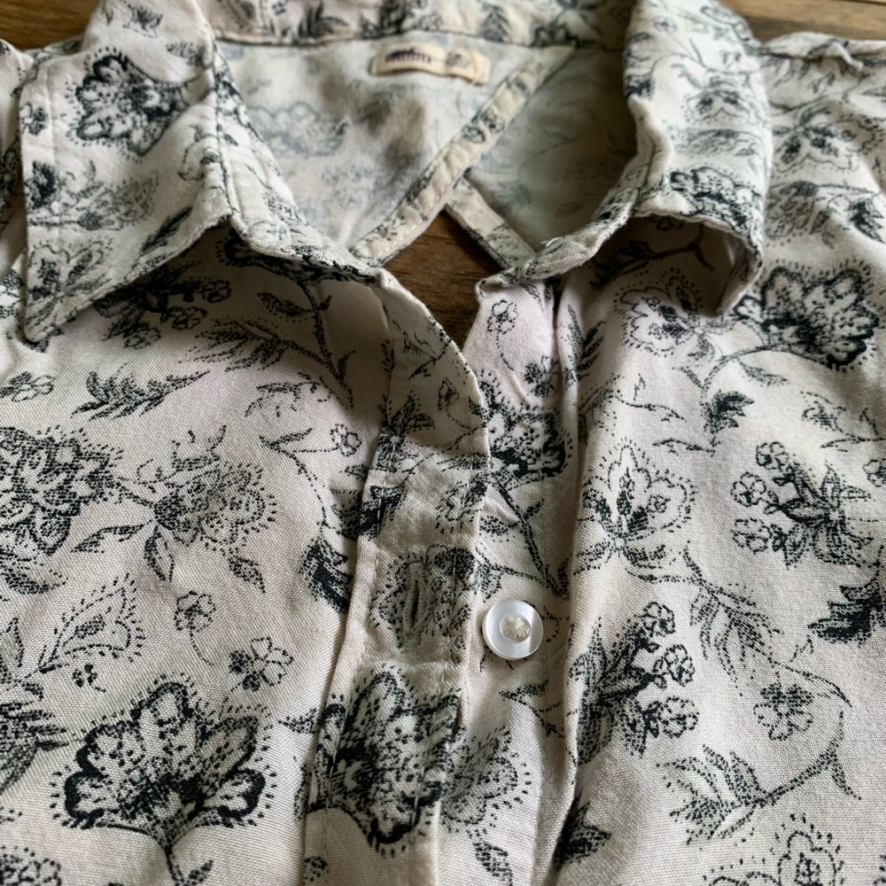 Button-down Top - Picture 2 of 5